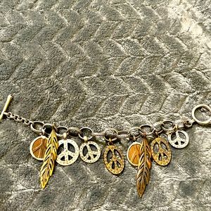 Lucky Brand peace sign charm bracelet - SO CUTE! Toggle closure. LOOK NOW ☮️🪶